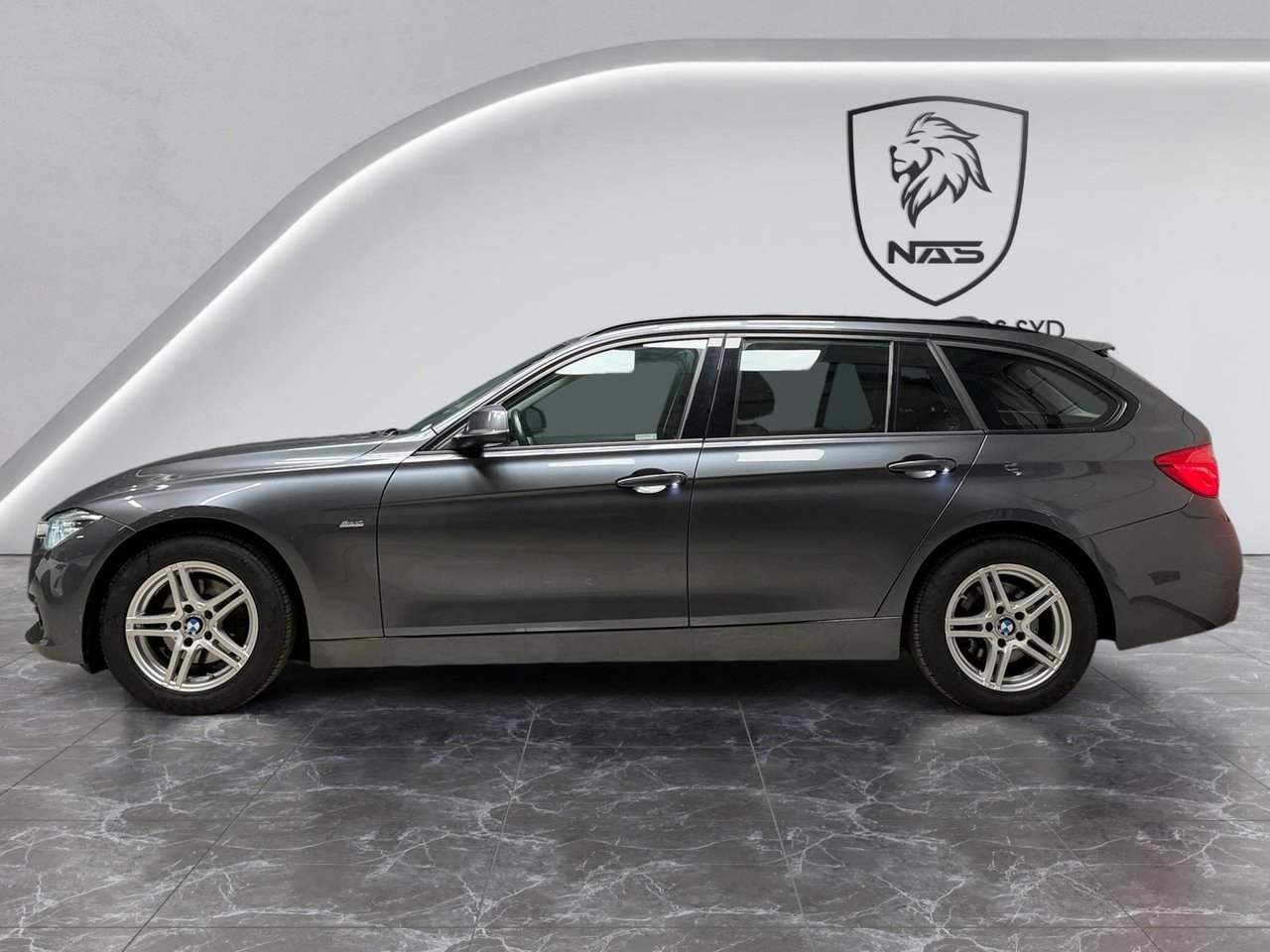 BMW 318 d Touring / Sport line 2018, bild 2/10
