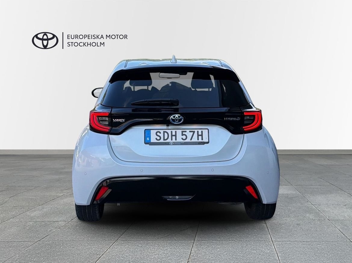 Toyota Yaris 1,5 HYBRID STYLE V-HJUL 2022, bild 4/14