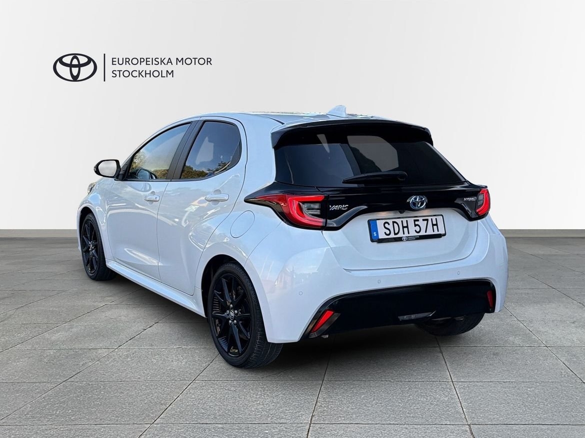 Toyota Yaris 1,5 HYBRID STYLE V-HJUL 2022, bild 2/14