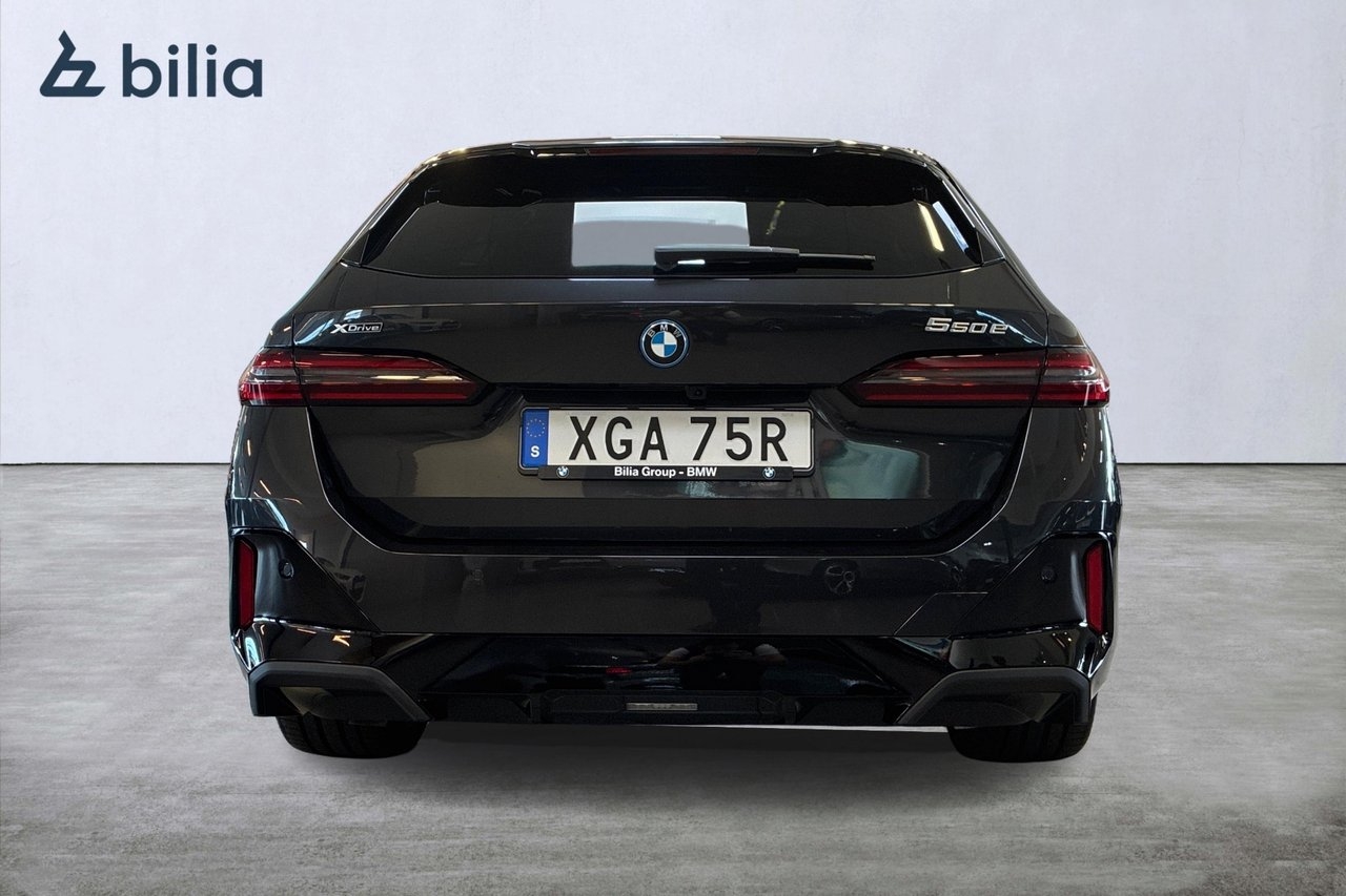 BMW 550 e xDrive M Sport PRO B&W 2026, bild 4/10