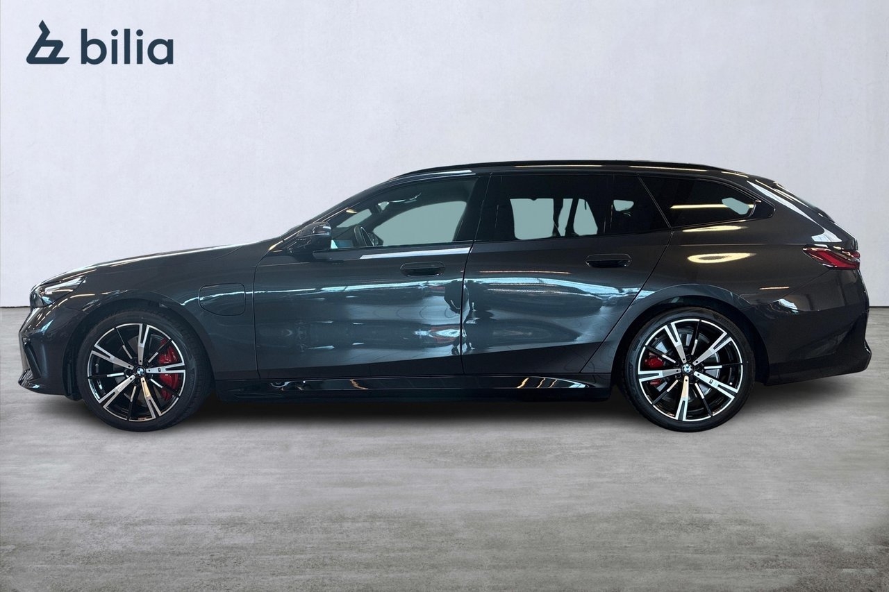 BMW 550 e xDrive M Sport PRO B&W 2026, bild 3/10
