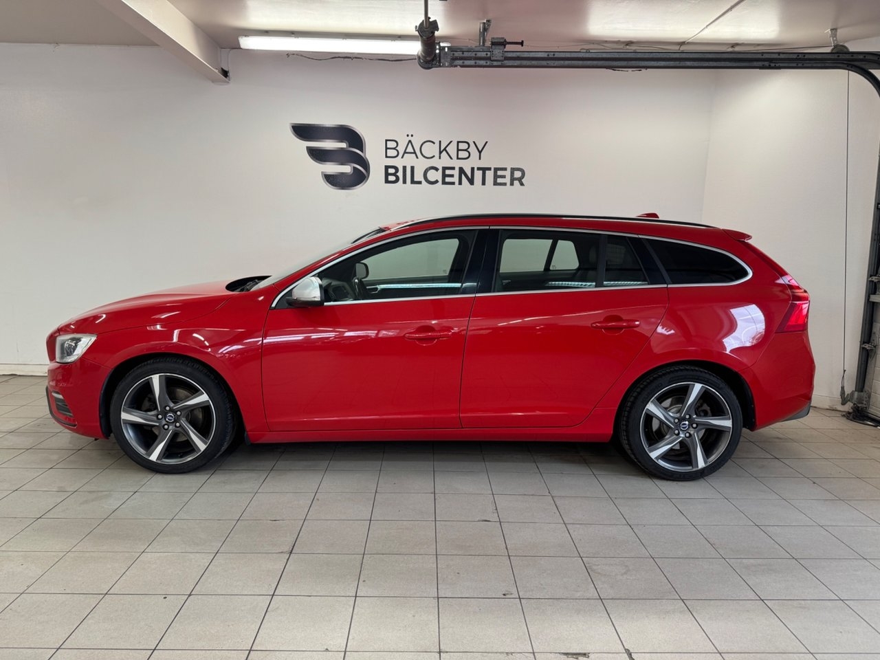 Volvo V60 D4 R-Design Euro 6 2014, bild 2/10