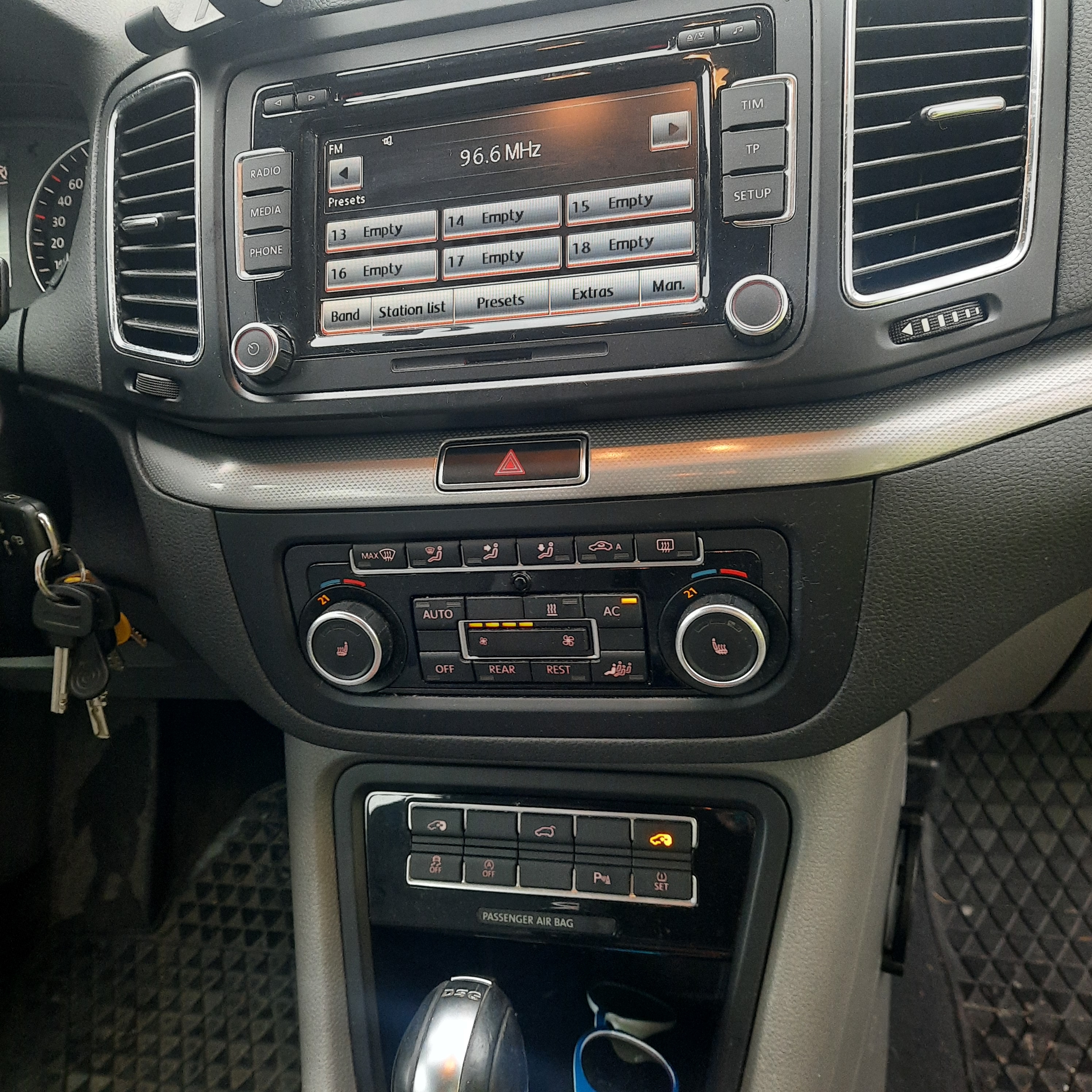 Volkswagen Sharan 2011, bild 2/10