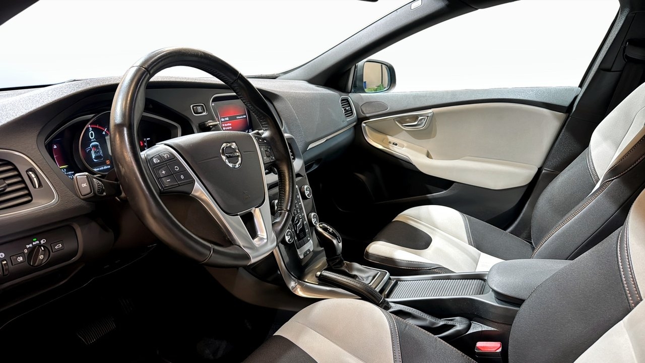Volvo V40 Cross Country 2018, photo 7/10