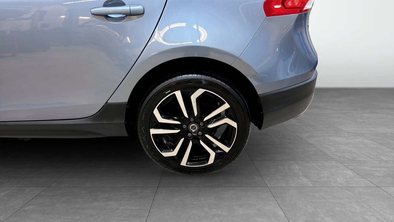 Volvo V40 Cross Country 2018, photo 6/10