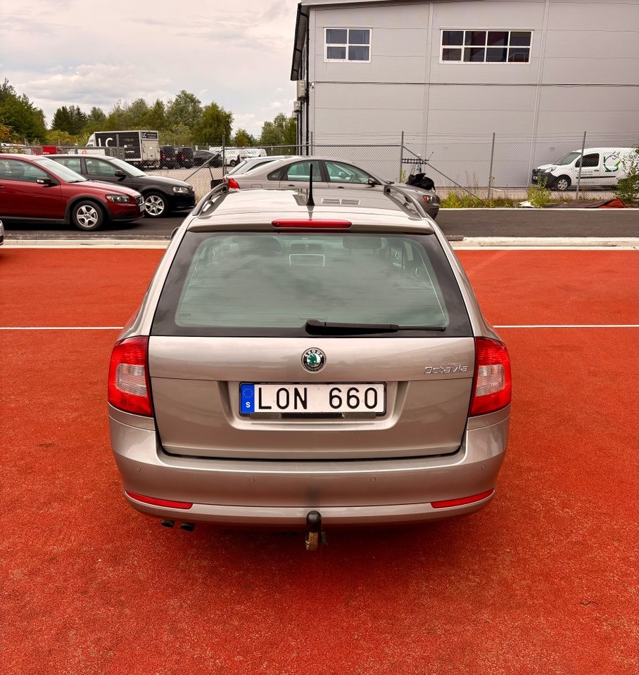 Skoda Octavia Kombi 1.4 TSI Dragkrok 2011, bild 6/10