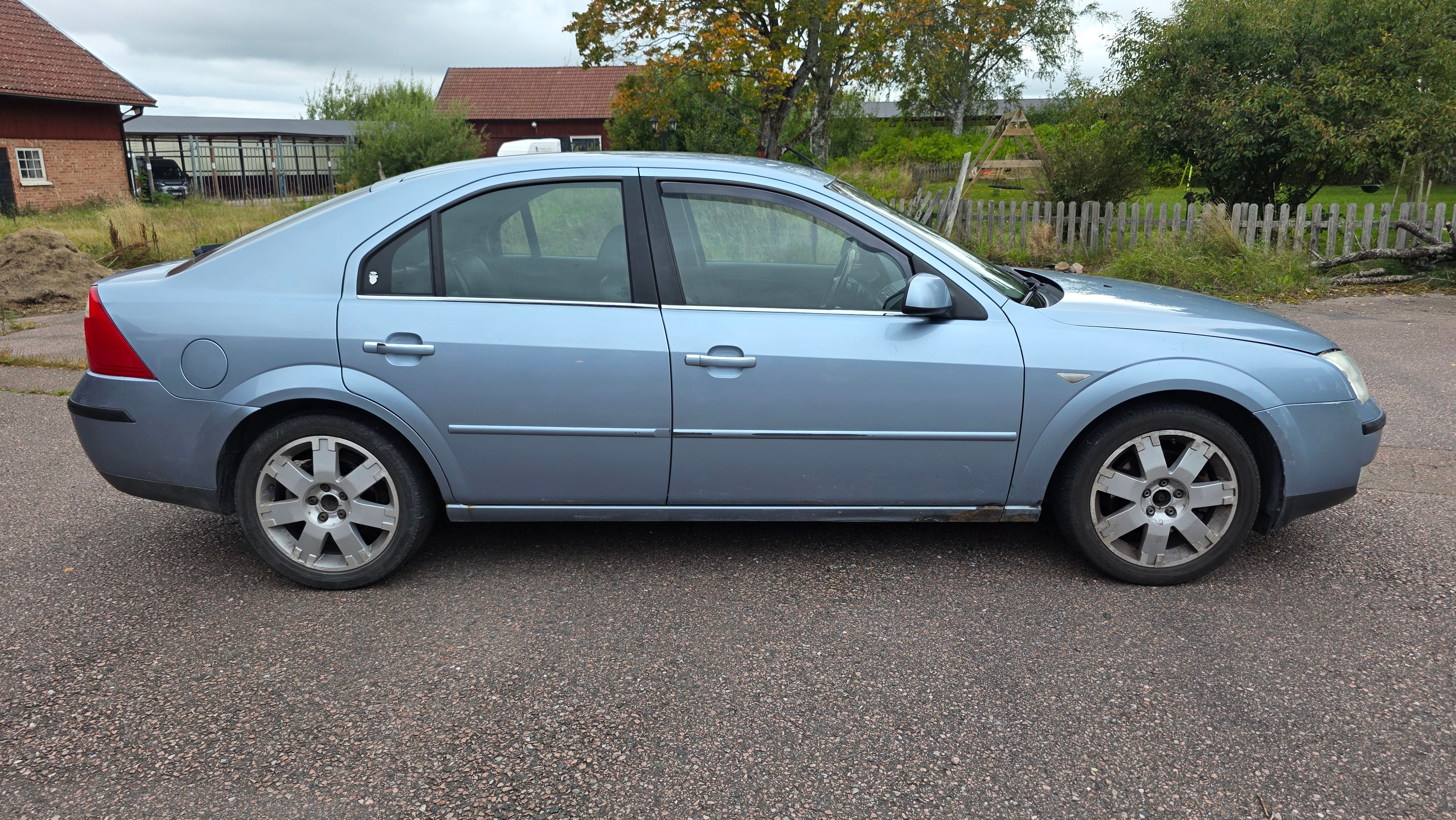 Ford Mondeo Halvkombi 2.0 Manuell 2004, photo 2/10