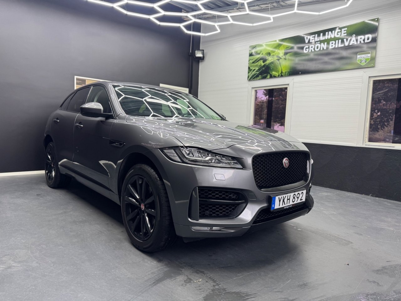 Jaguar F-Pace 30d AWD R-Sport 2017, bild 2/10