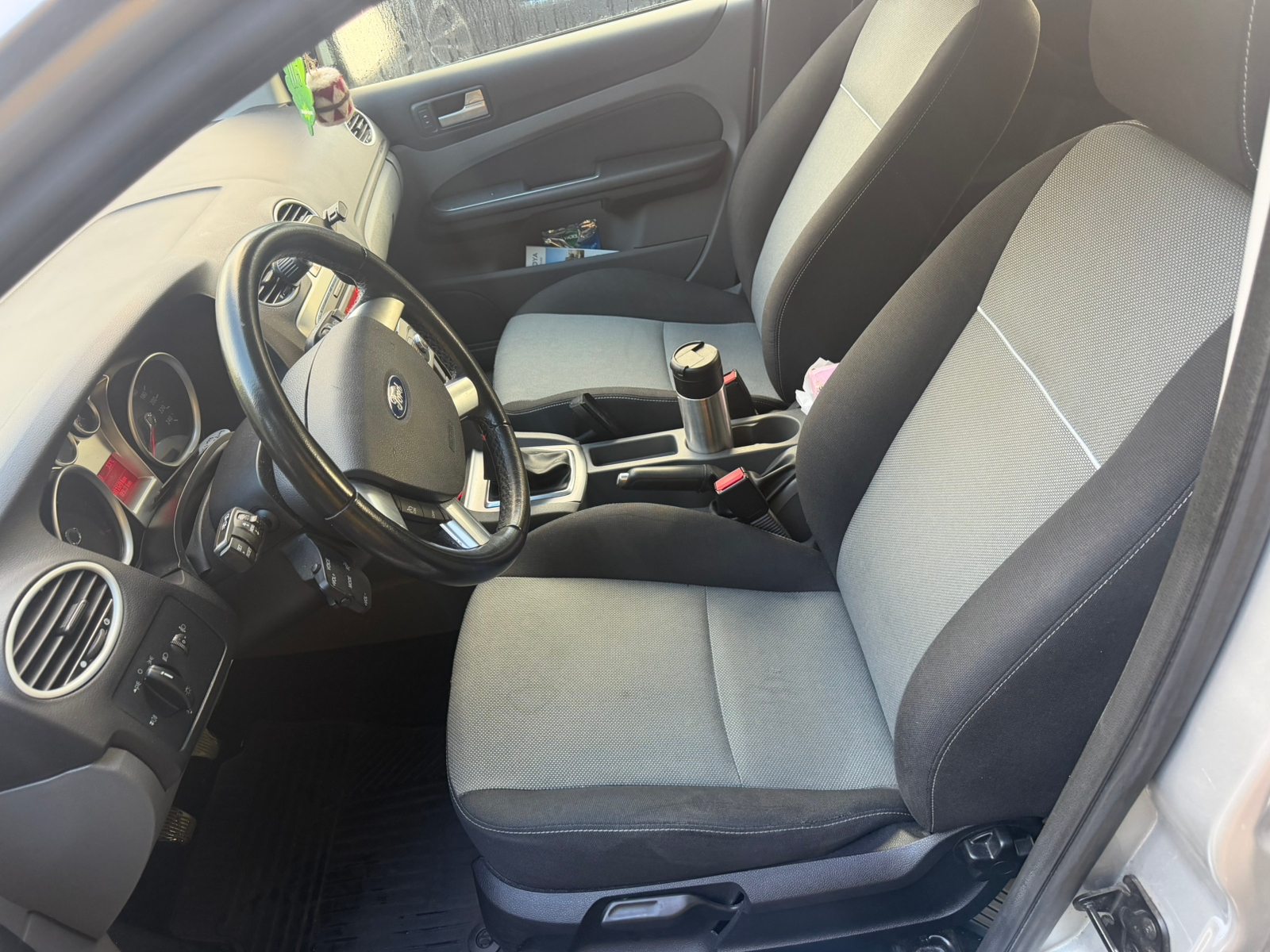 Ford Focus 5-dörrars 1.6 TDCi Manuell 2010, bild 5/10