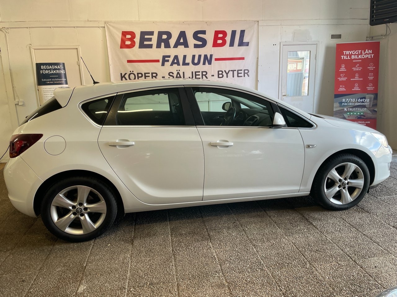 Opel Astra 2010, bild 2/10