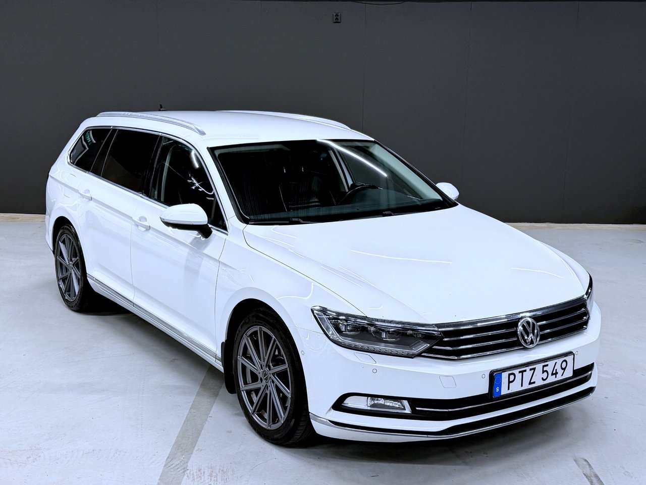 Volkswagen Passat 2016, photo 4/10
