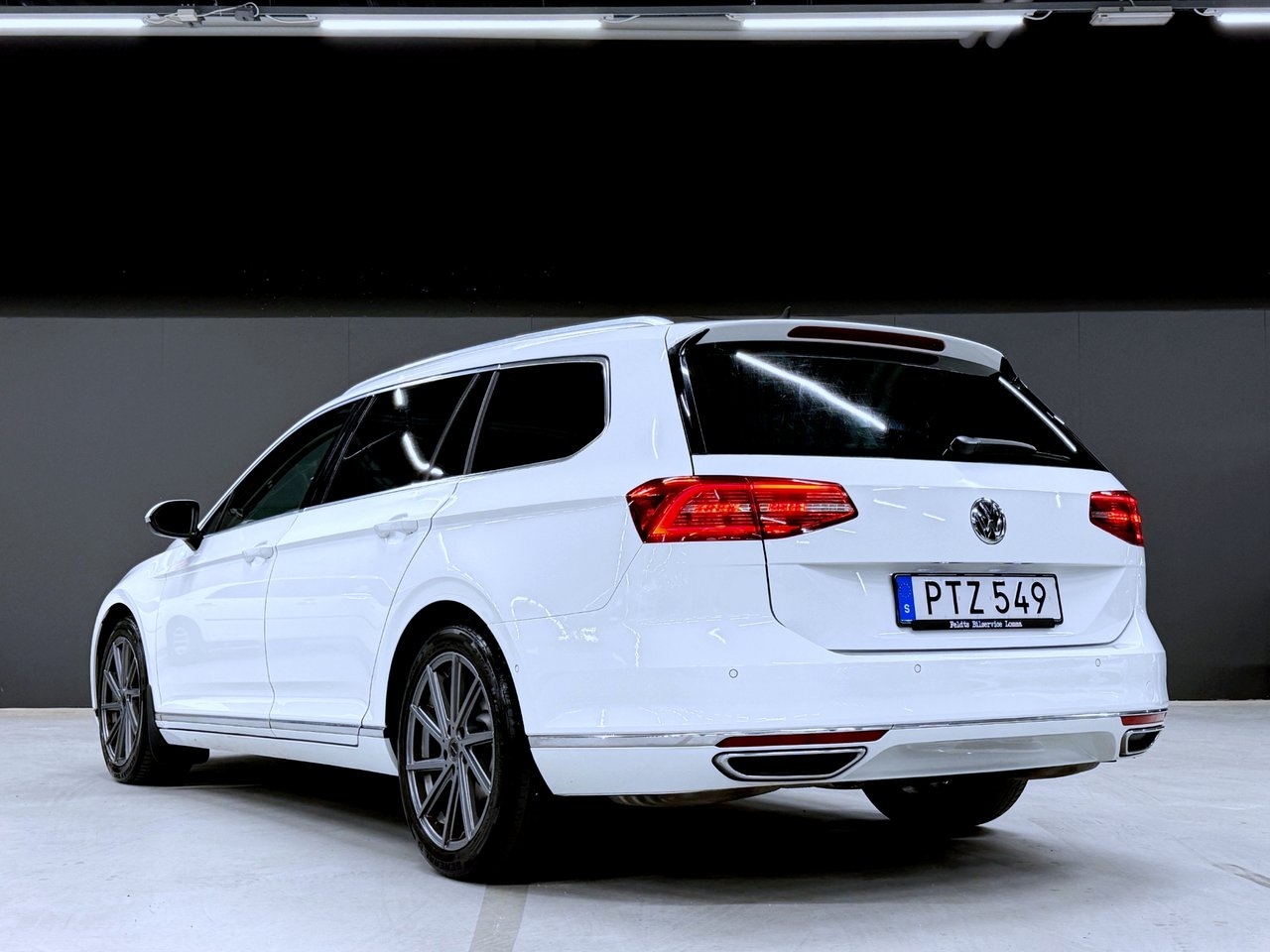 Volkswagen Passat 2016, photo 6/10