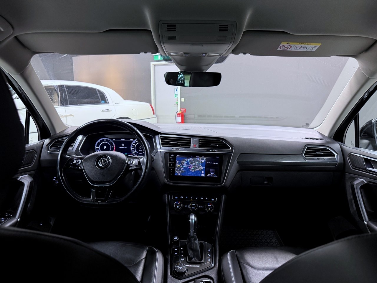 Volkswagen Tiguan 2018, photo 2/10
