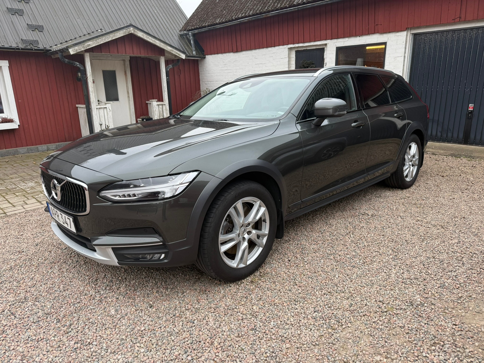 Volvo V90 Cross Country D4 AWD Pro Drag 2019, bild 2/5