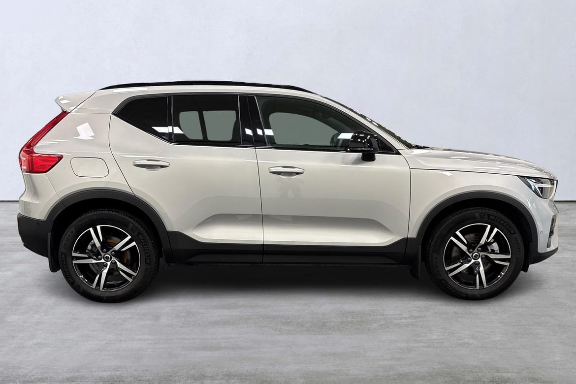Volvo XC40 B3 FWD Bensin Plus Dark 2025, bild 3/10