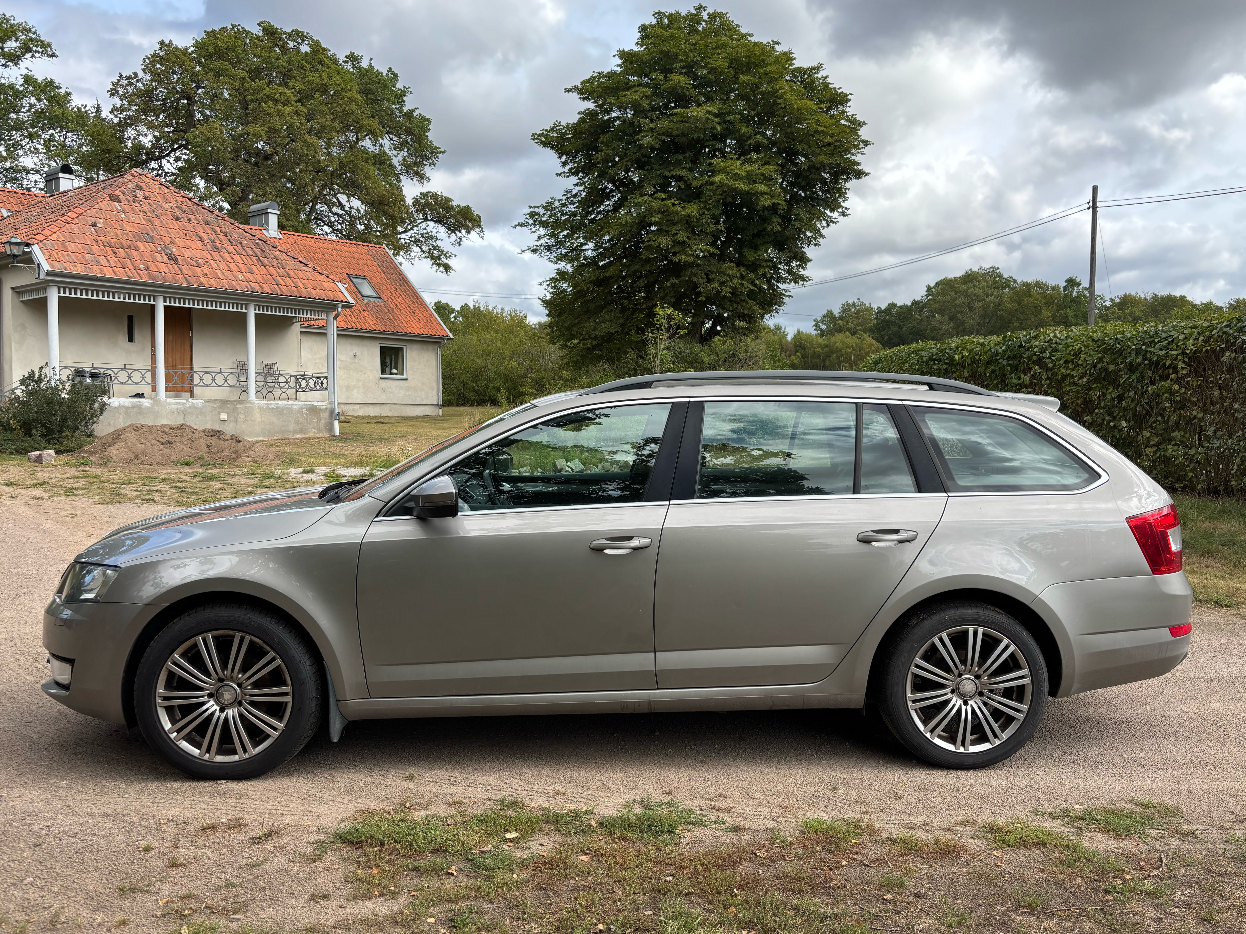 Skoda Octavia Kombi 1.4 TSI Manuell 2015, kuva 2/5