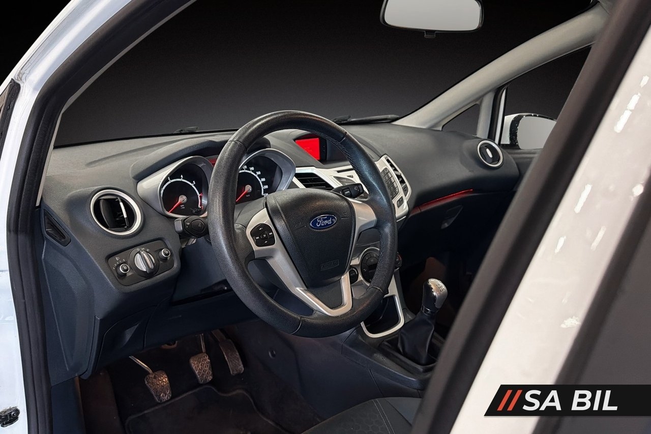 Ford Fiesta 2013, bild 5/10