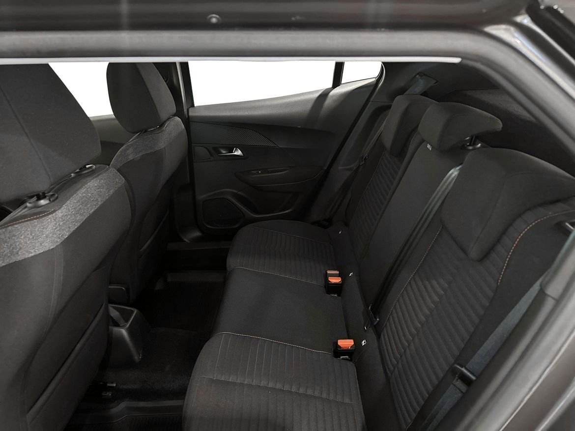 Peugeot 2008 Active Pack Pure Tech 130 2021, bild 7/10
