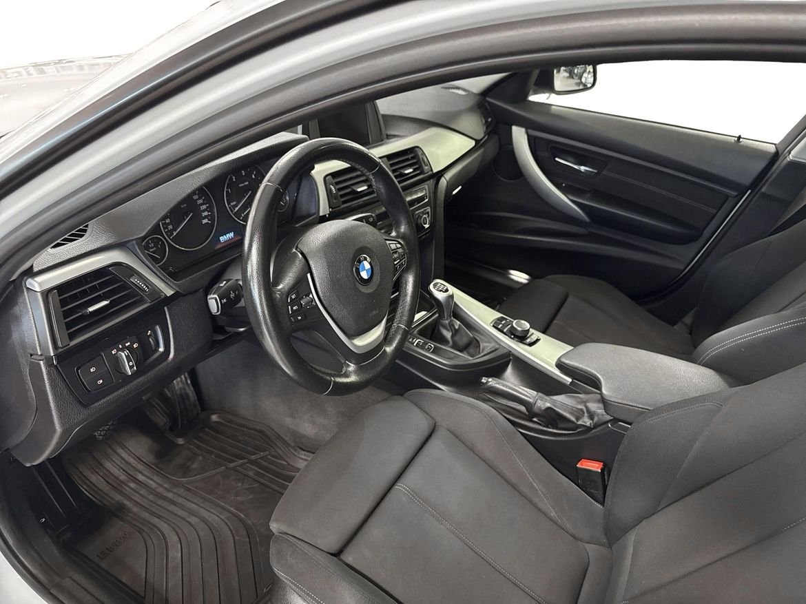 BMW 320 2013, bild 6/10