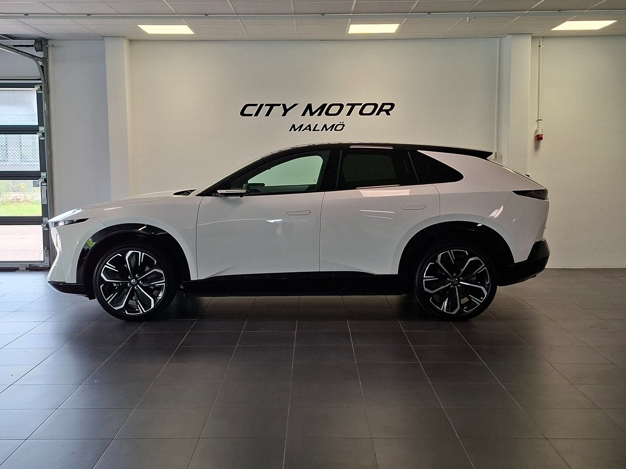 Mazda CX-6e 78 kWh Takumi Plus 2026, bild 2/8