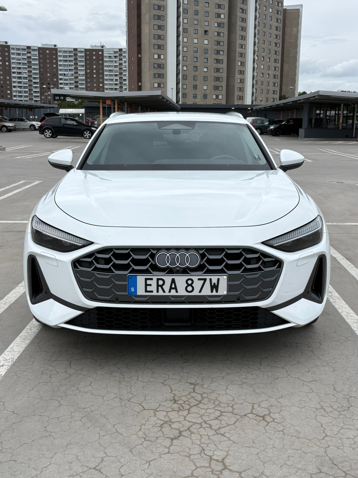 Audi A5 Avant 2.0 TDI quattro S Tronic 2025, bild 2/4