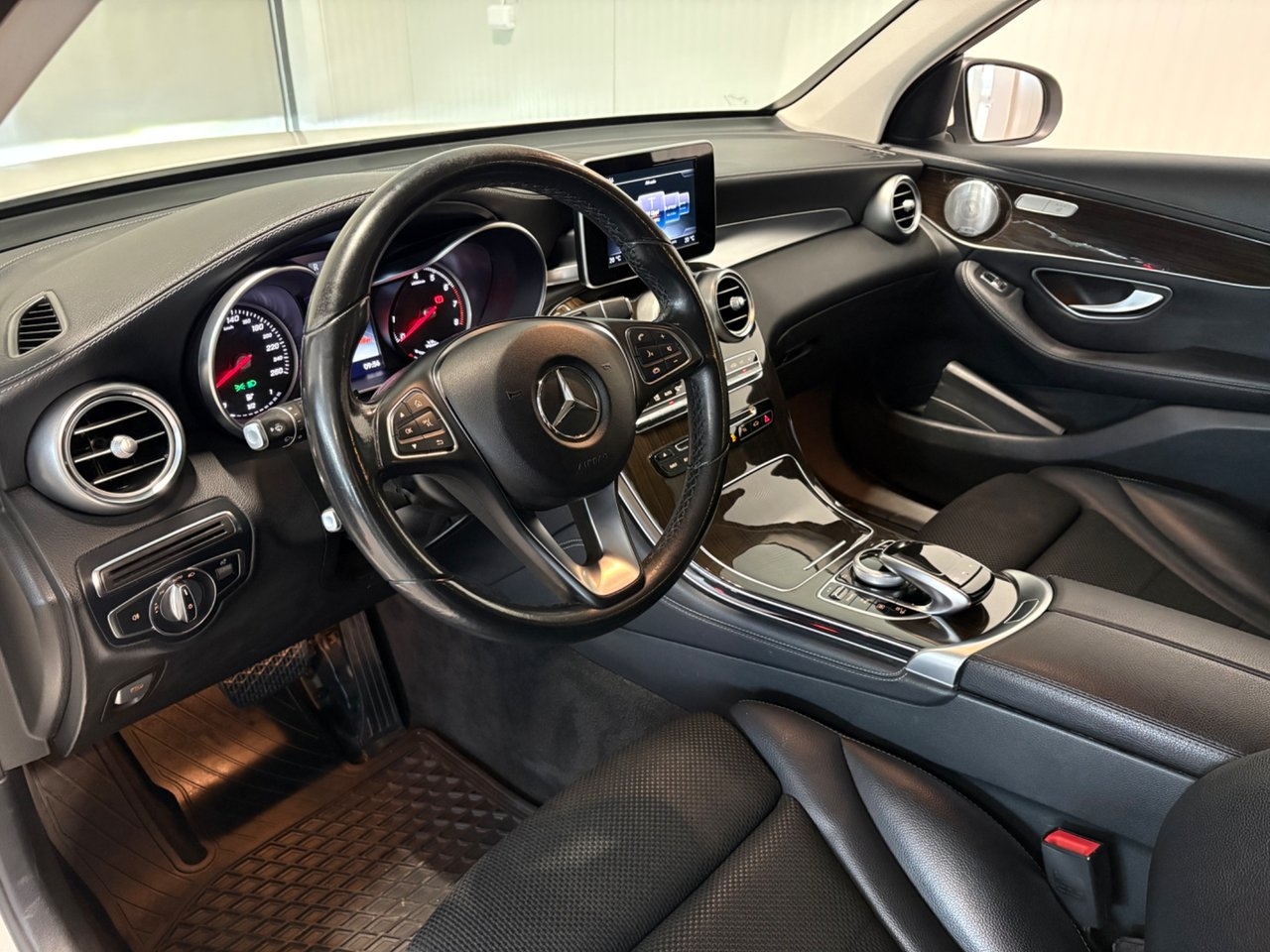 Mercedes-Benz GLC 2018, bild 7/10