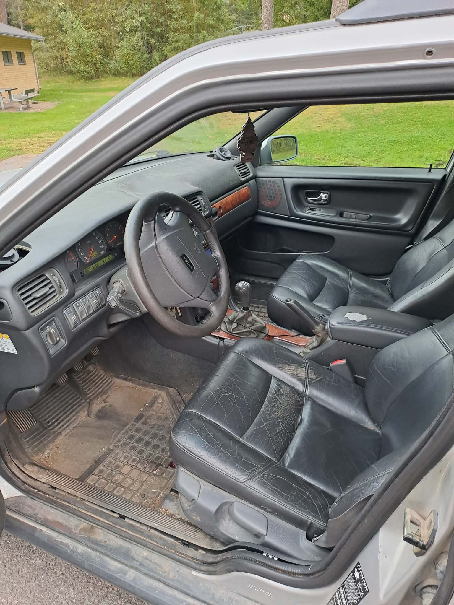 Volvo XC70 V 2.4 T AWD Manuell 2000, photo 2/6