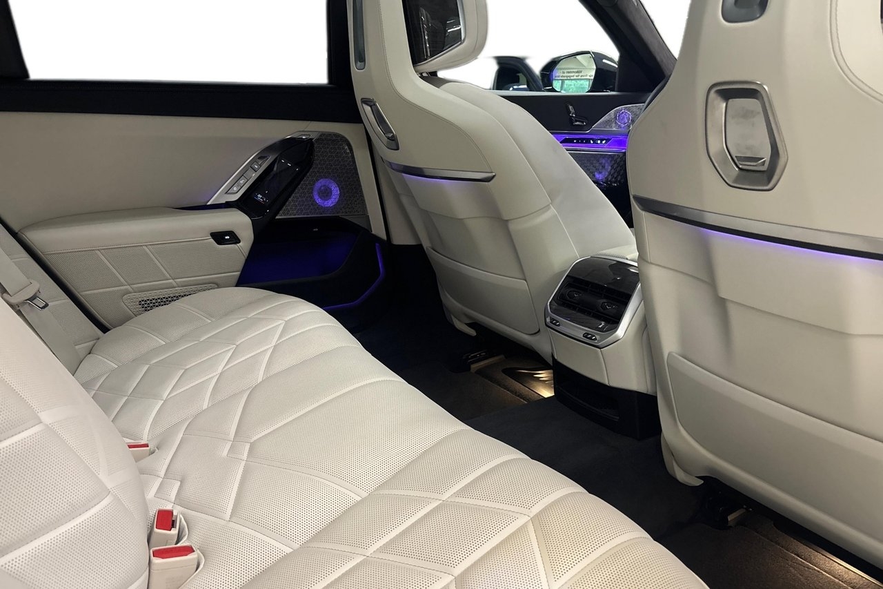 BMW i7 xDrive 60 M-Sport 2024, kuva 7/10