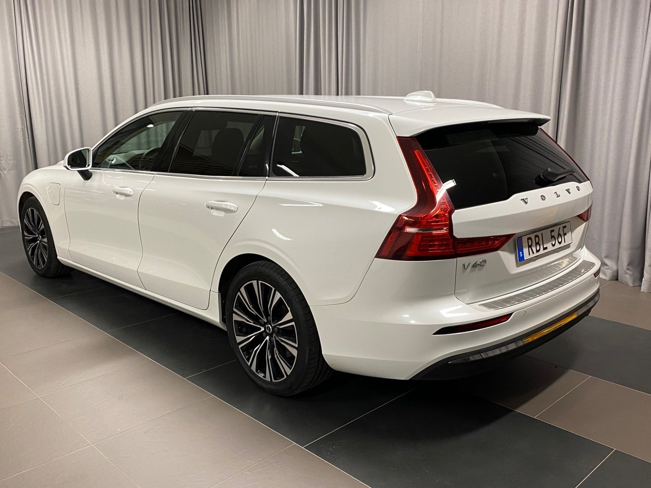 Volvo V60 2023, kuva 3/10