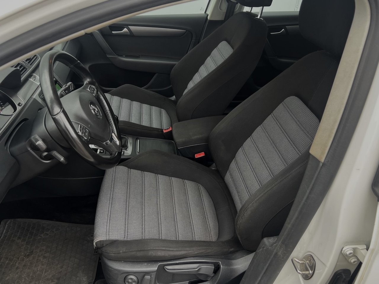 Volkswagen Passat 2015, bild 5/8
