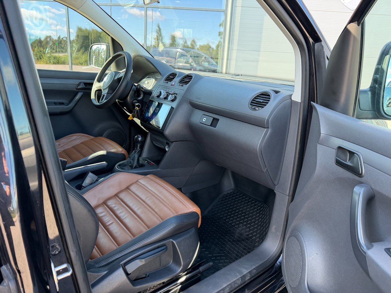 Volkswagen Caddy Maxi 2011, bild 5/8