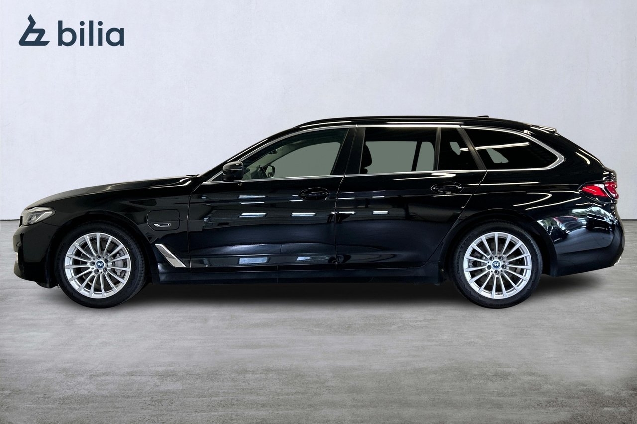 BMW 530 e Touring Innovation 2023, photo 4/10