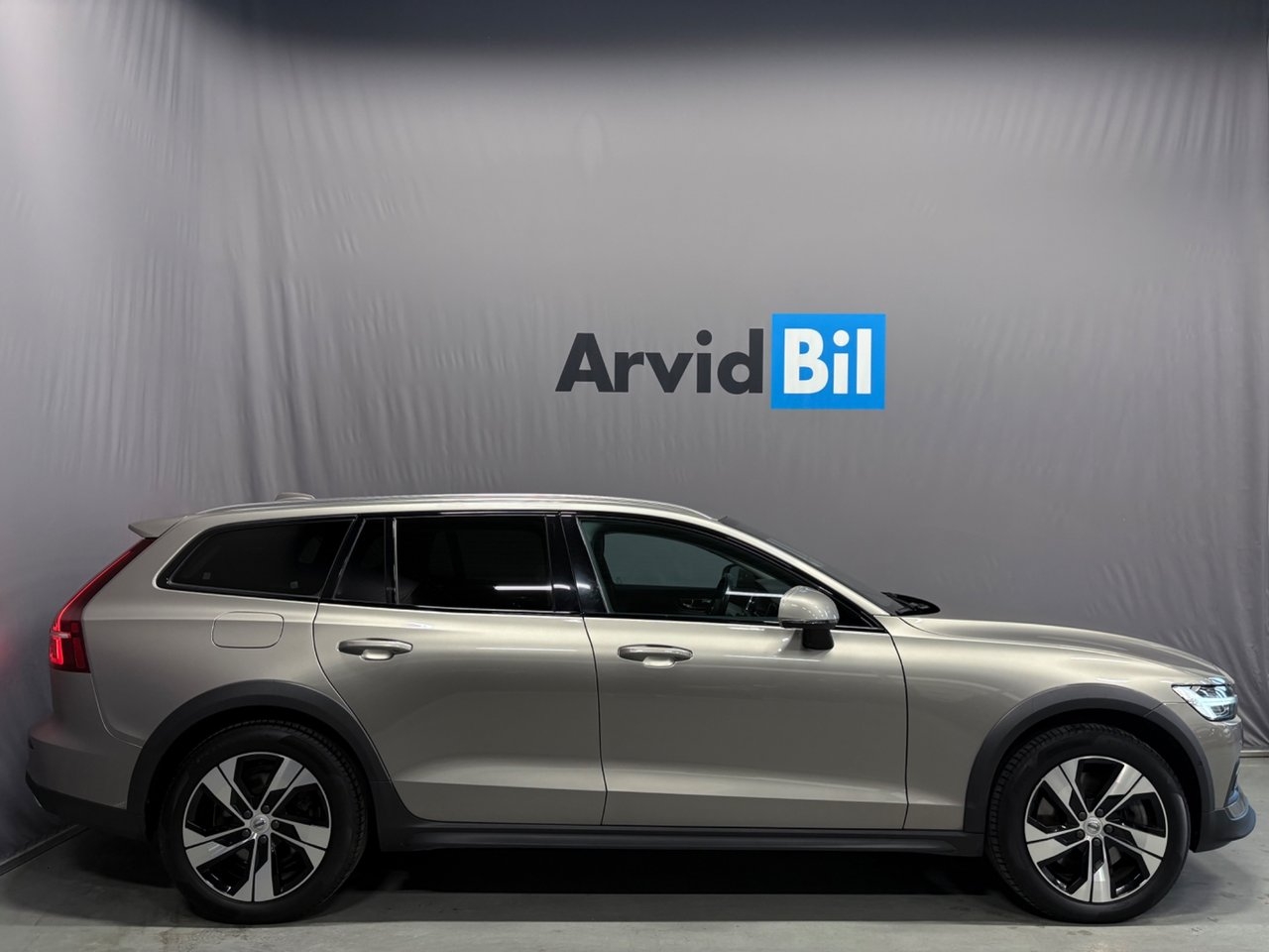 Volvo V60 Cross Country 2019, bild 2/10