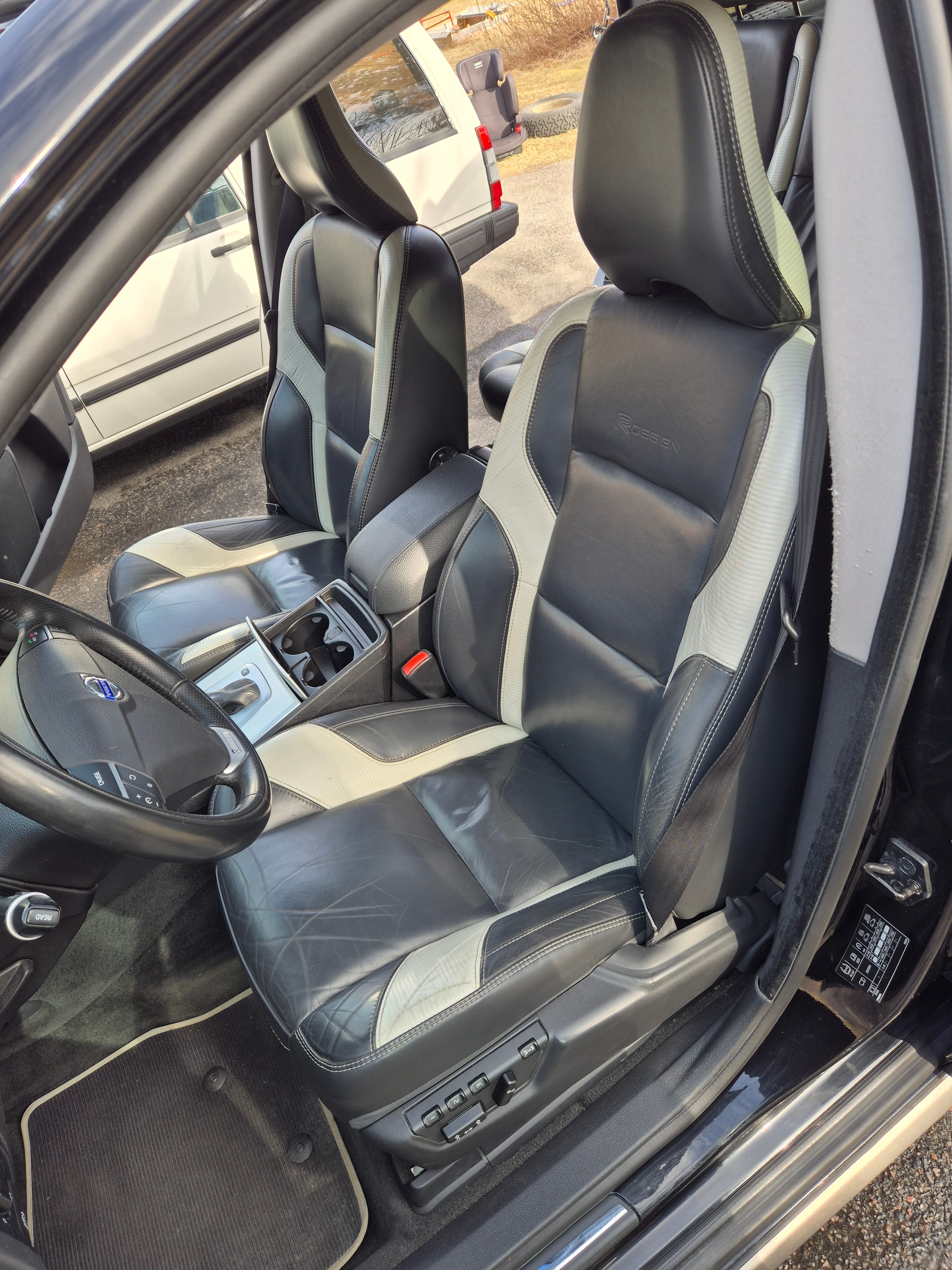 Volvo XC90 D5 AWD Geartronic 7-sits 2013, bild 2/6