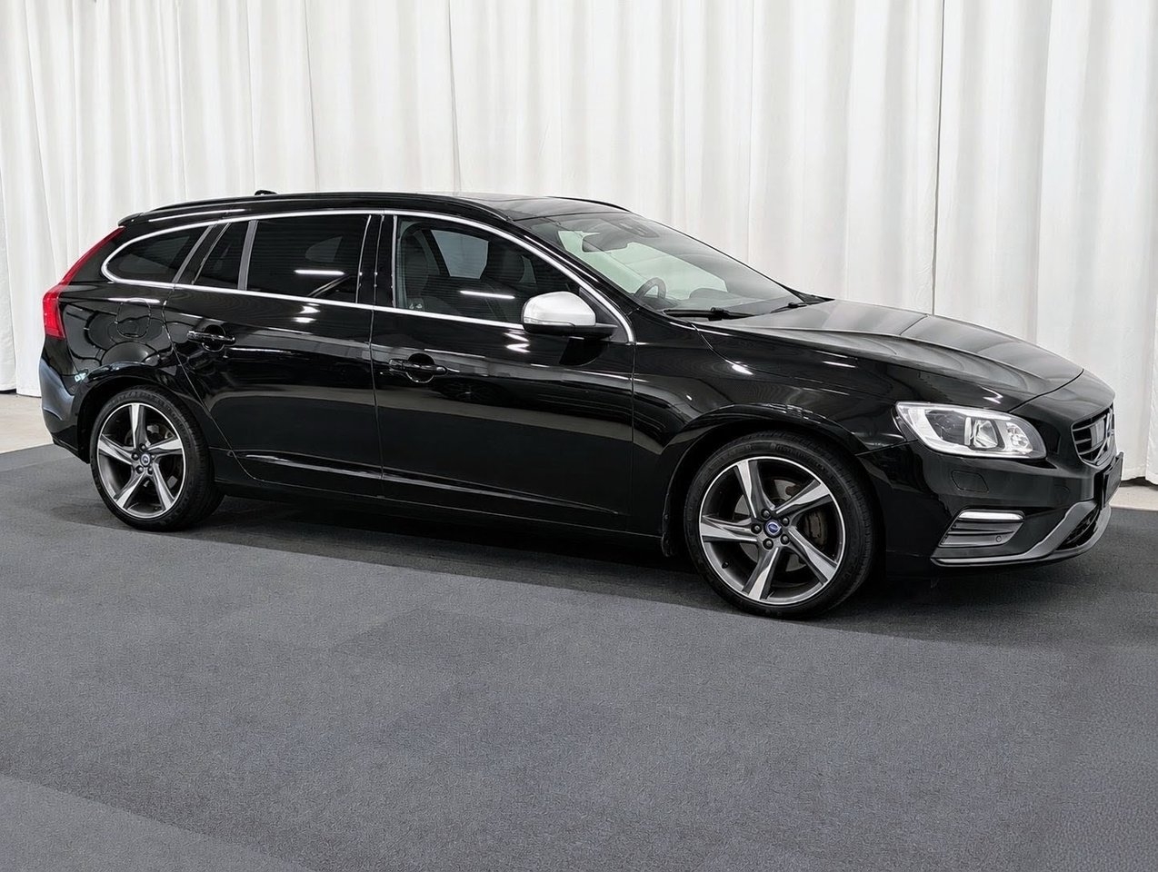 Volvo V60 D4 AWD Geartronic R-Design 2016, bild 6/10