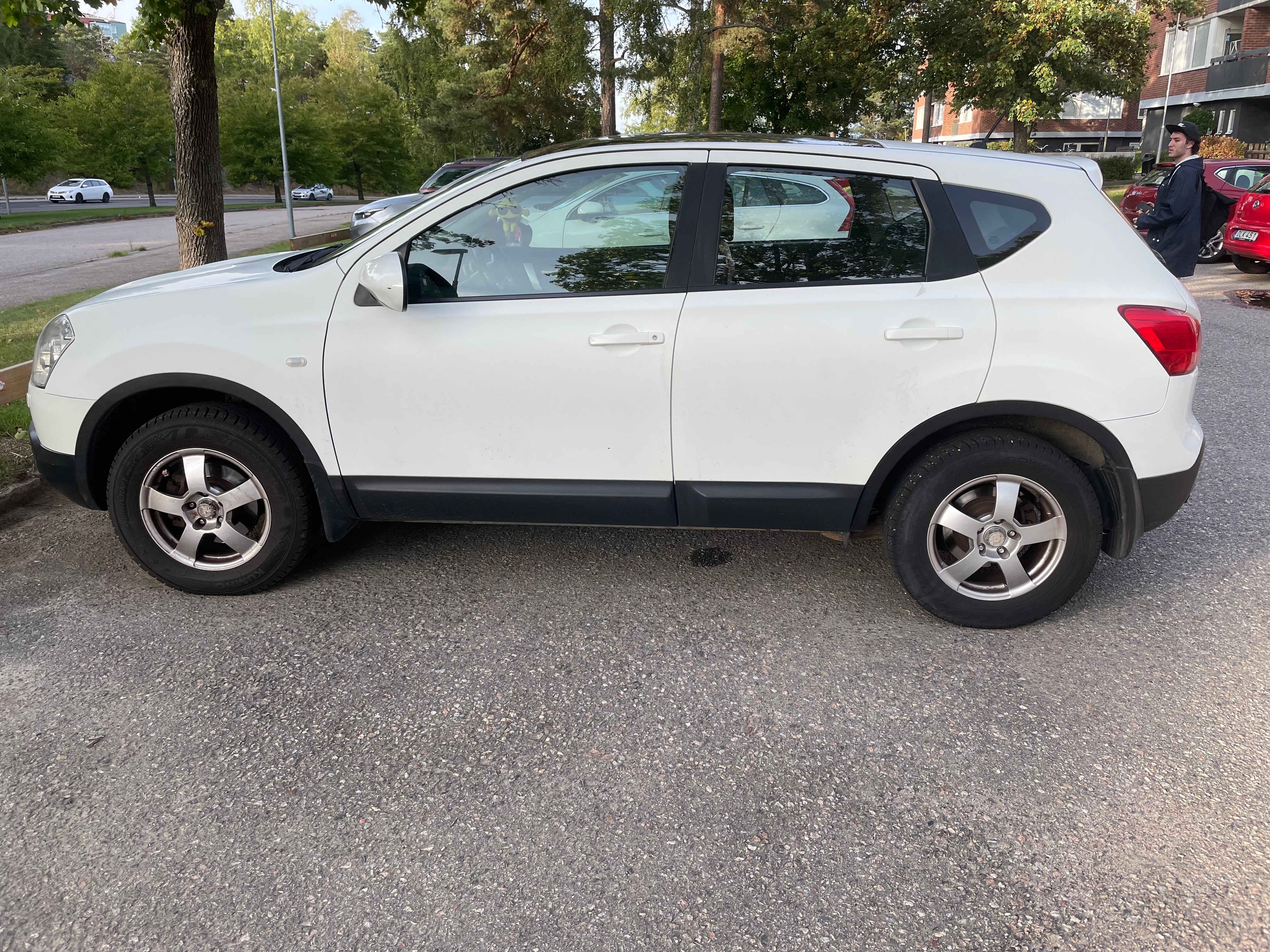 Nissan Qashqai 2.0 CVT 2010, bild 2/5
