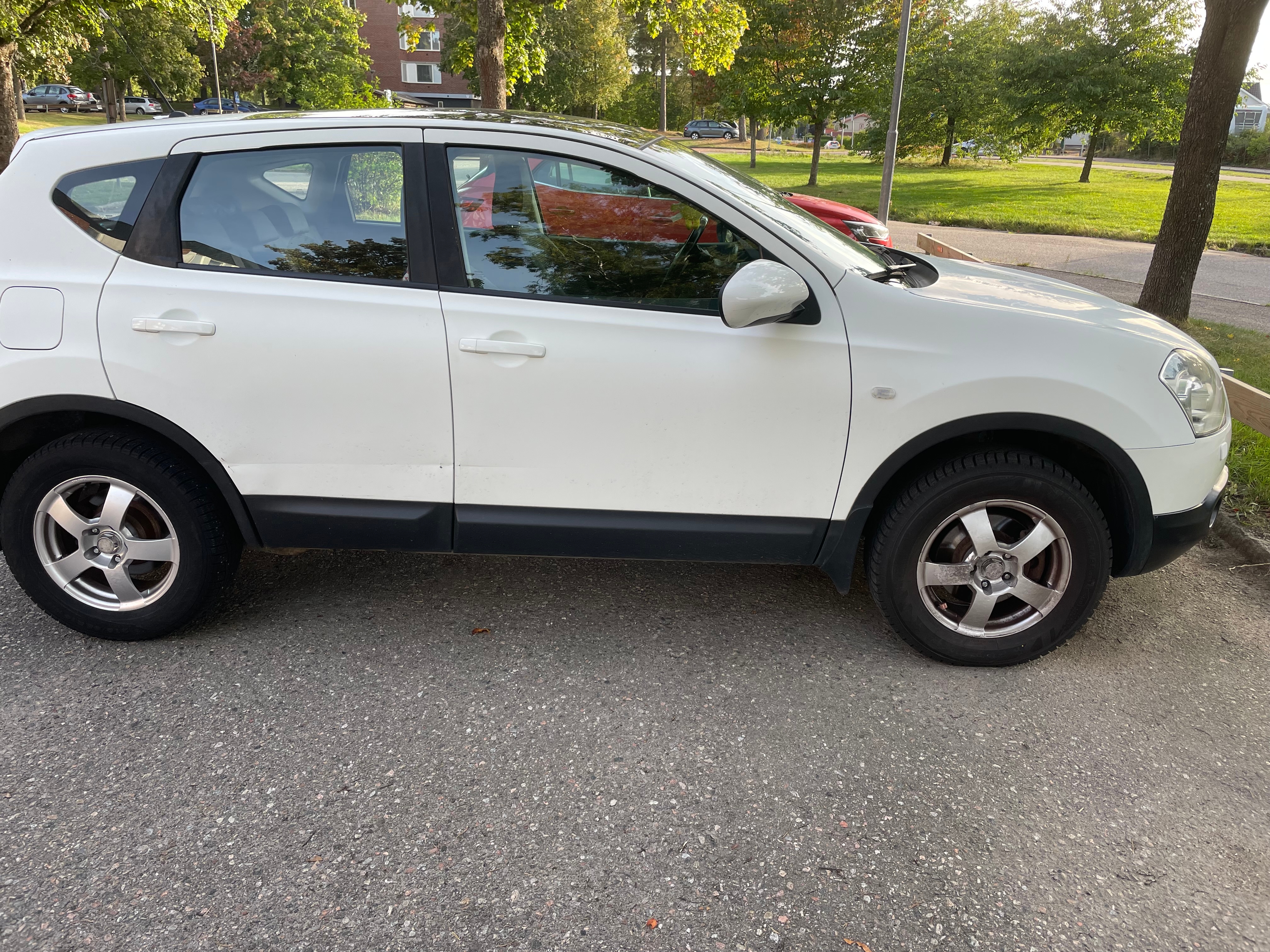 Nissan Qashqai 2.0 CVT 2010, bild 3/5