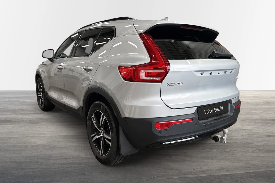 Volvo XC40 B3 FWD Bensin Plus Dark 2025, bild 2/23
