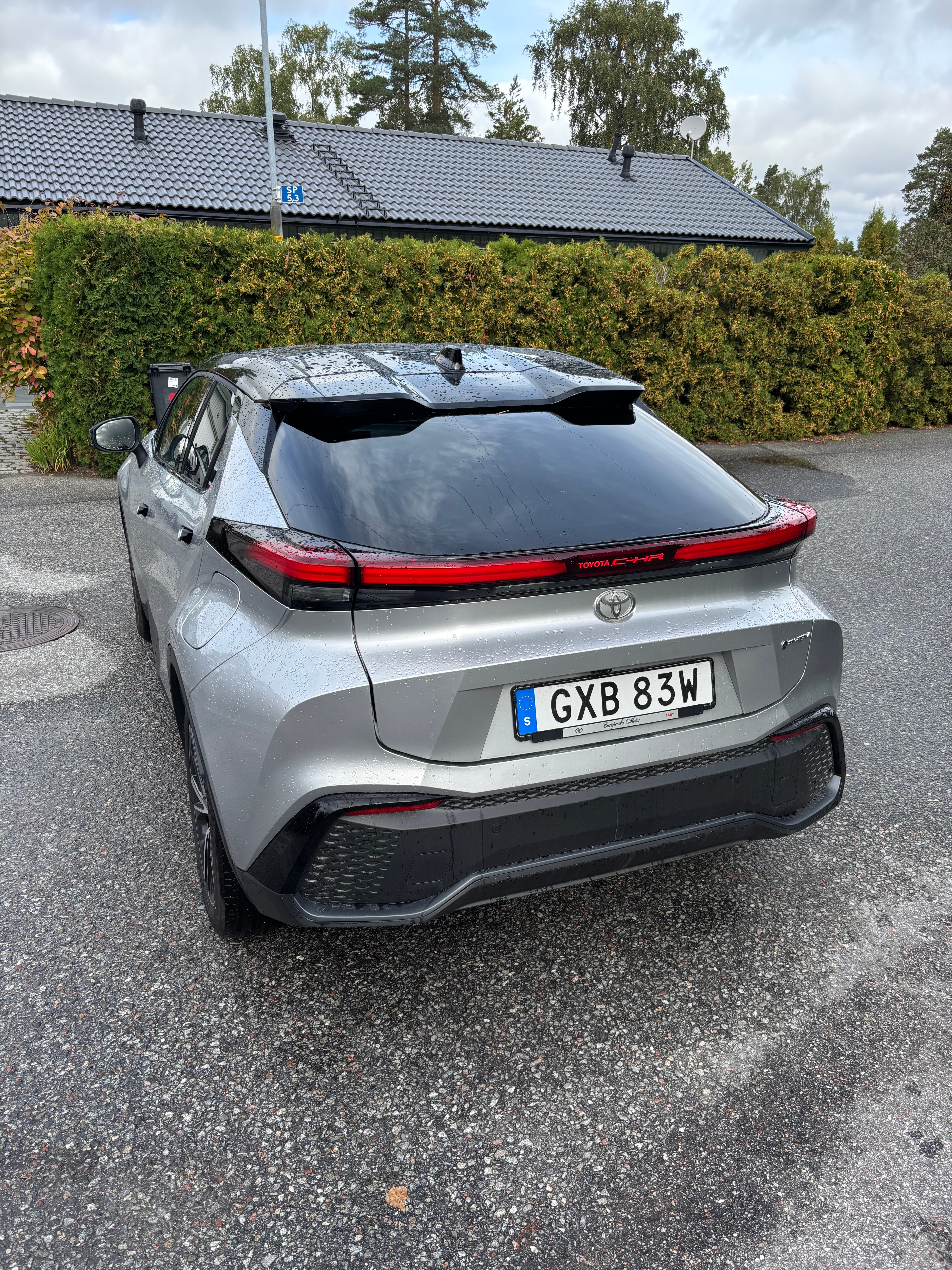 Toyota C-HR PHEV e-CVT 2025, bild 2/10