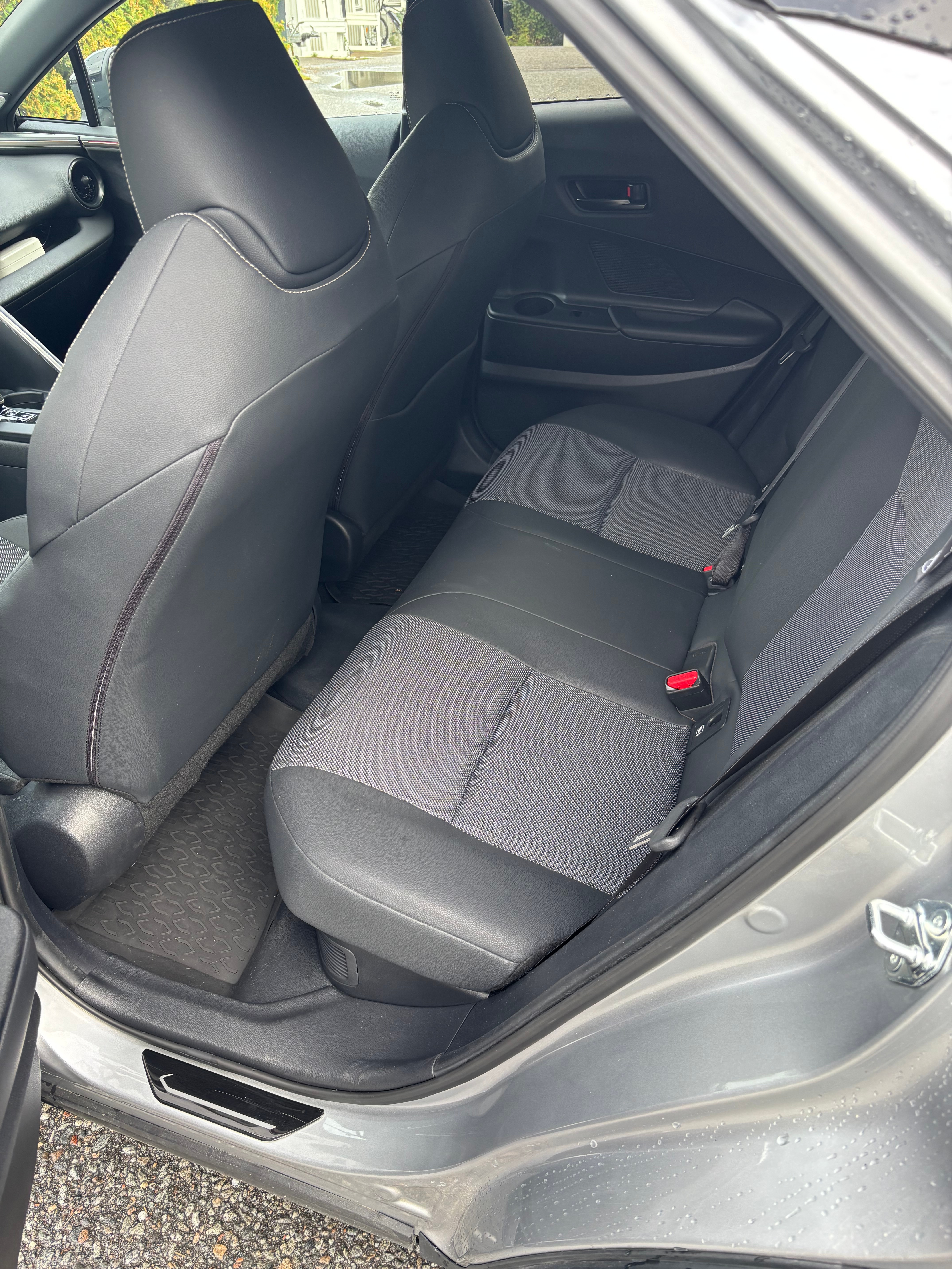 Toyota C-HR PHEV e-CVT 2025, bild 7/10