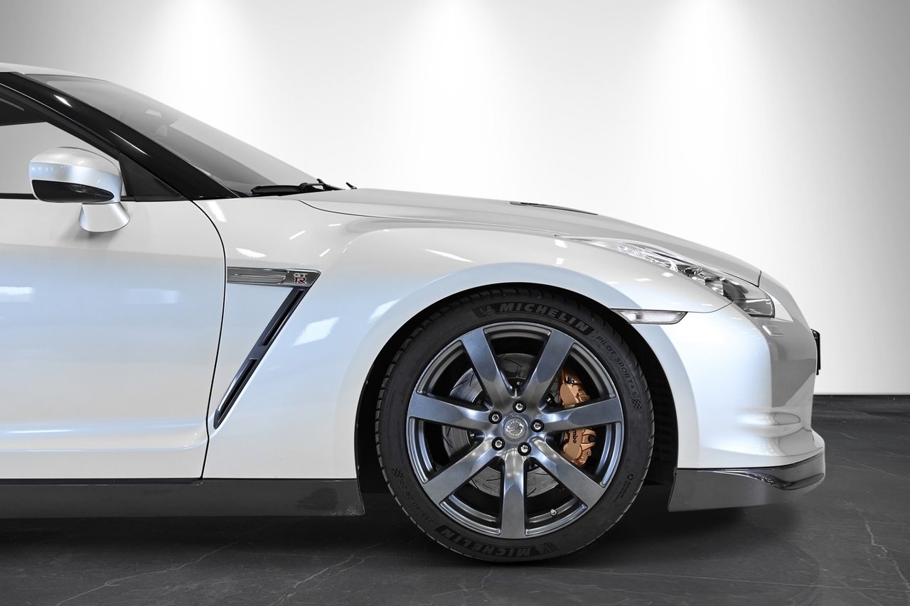 Nissan GT-R 3.8 V6 4x4 DCT 2009, kuva 4/10
