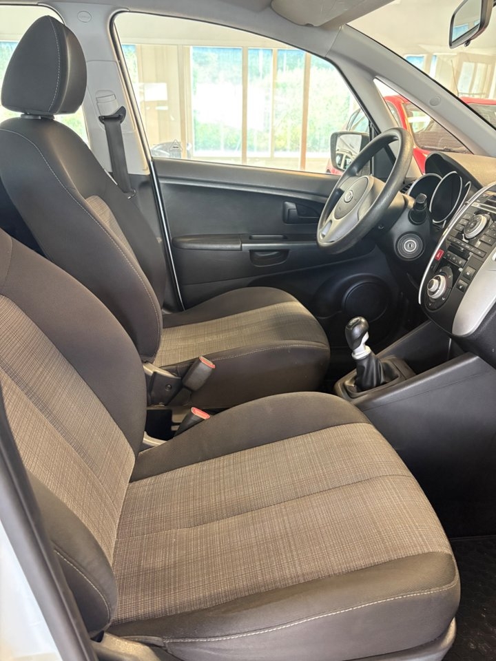 Kia Venga 1.4 CVVT EX Euro 5 2010, bild 5/8