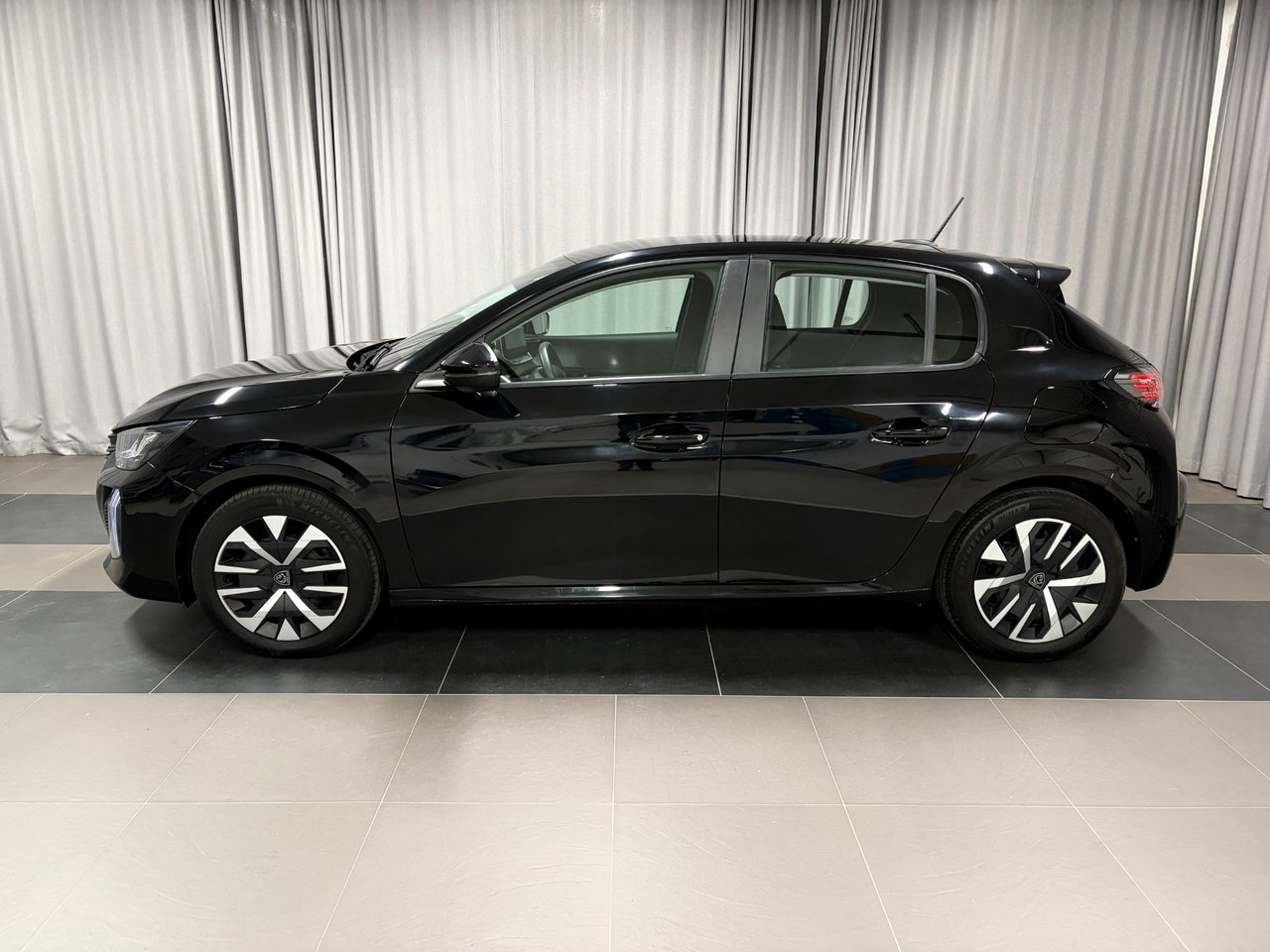 Peugeot 208 ACTIVE PT Inkl 2024, bild 2/10