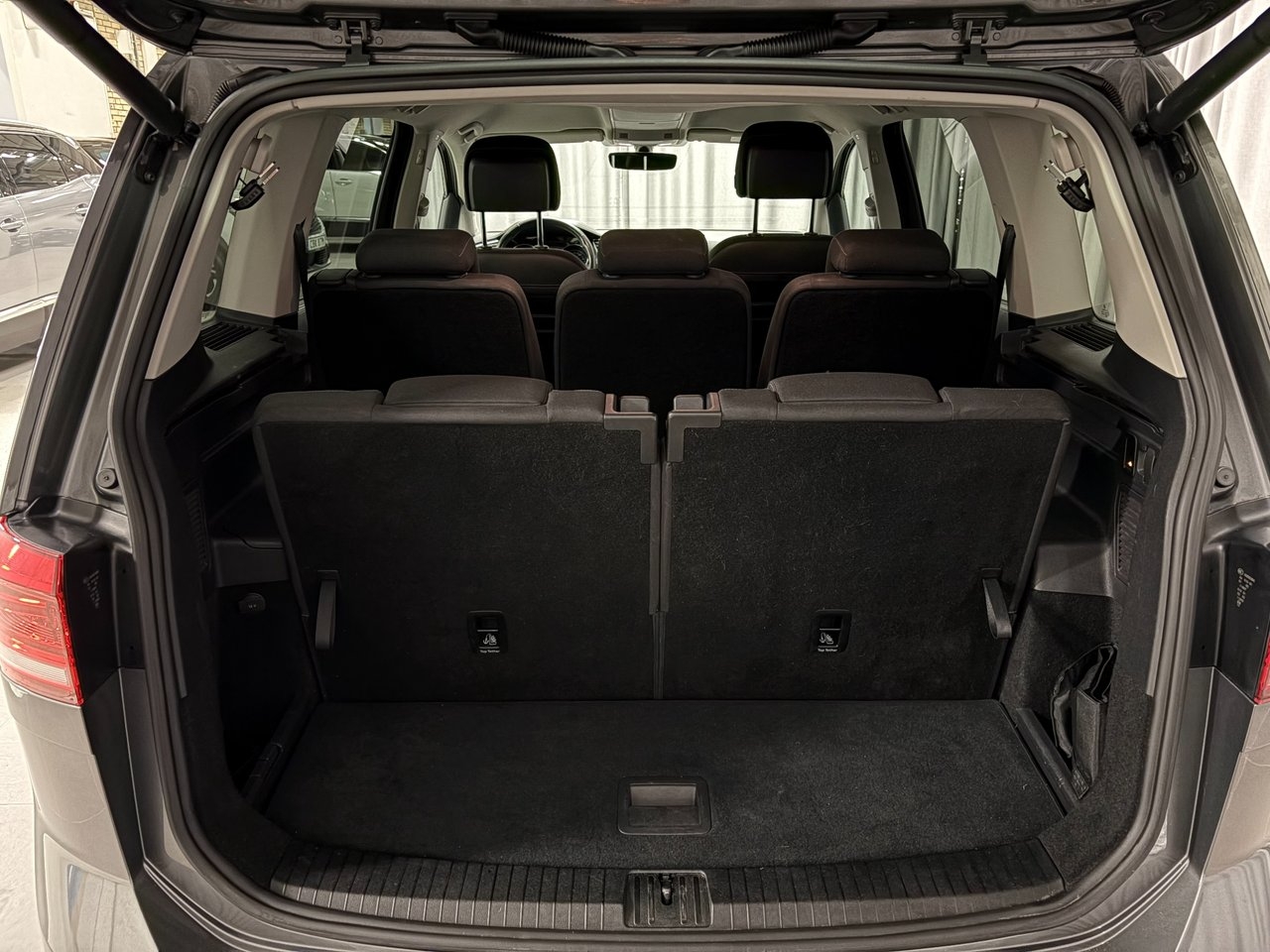 Volkswagen Touran 2016, photo 6/10