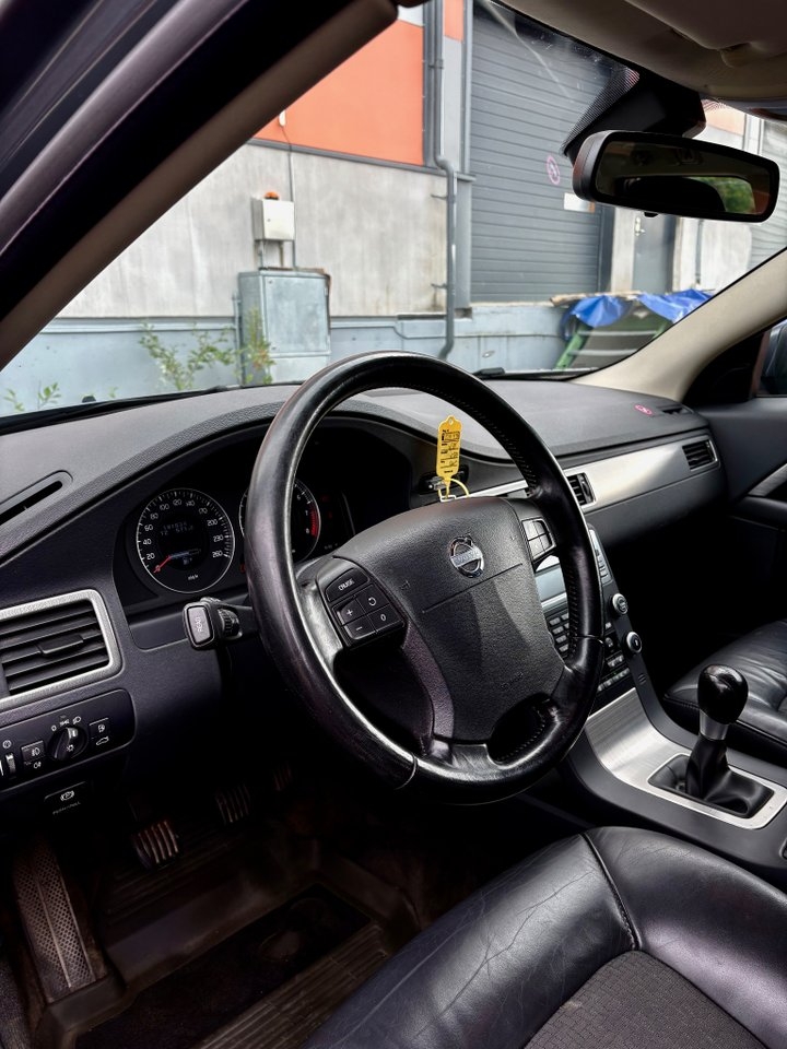 Volvo V70 2.0F Momentum 2008, bild 7/10