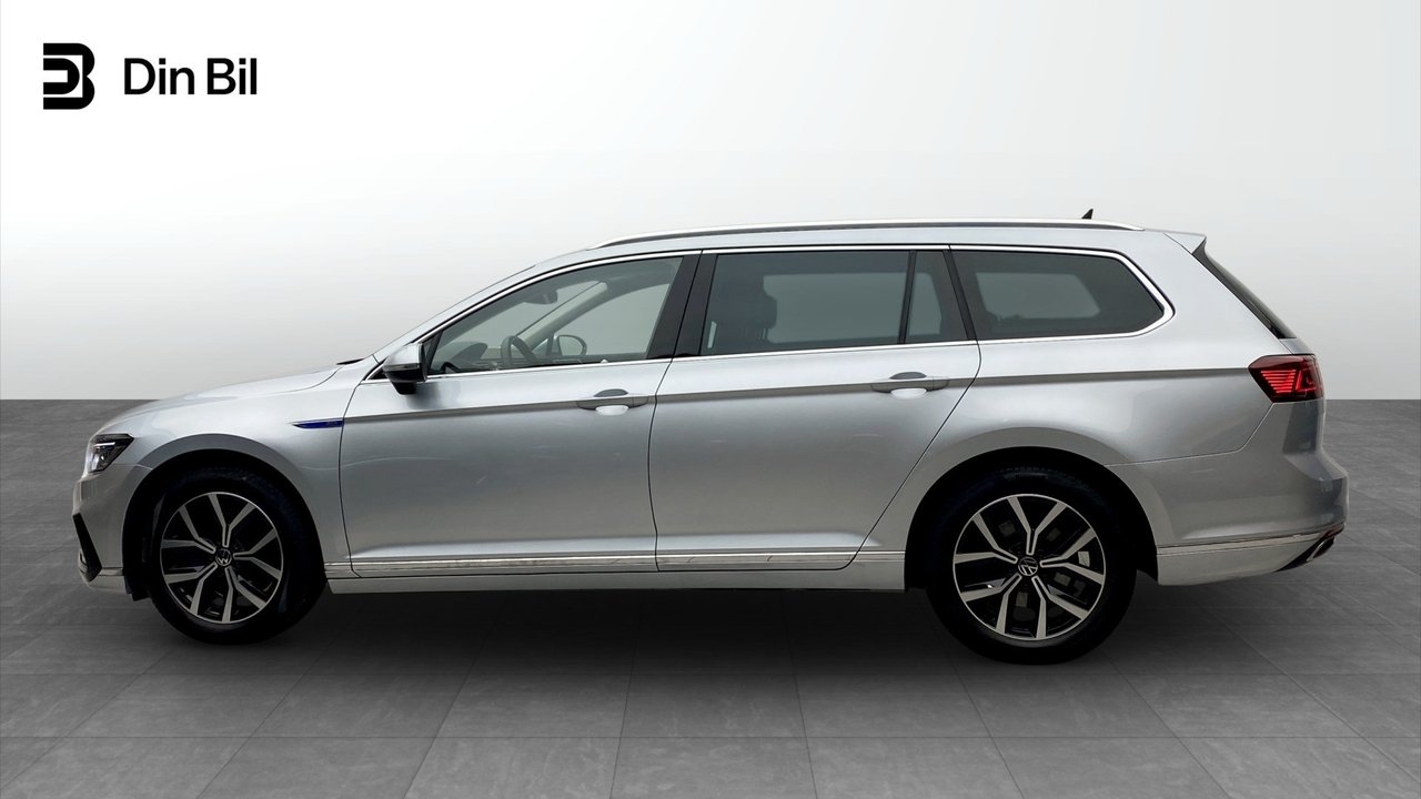 Volkswagen Passat 2022, bild 2/10