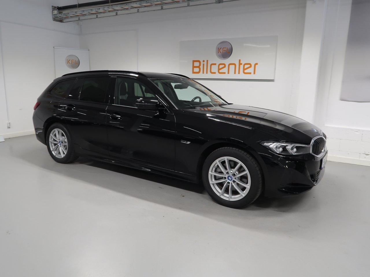 BMW 330 e xDrive Touring V-Däck ingår 2023, bild 5/10