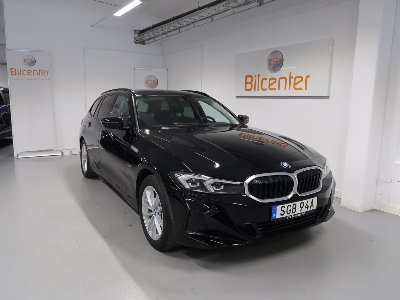 BMW 330 e xDrive Touring V-Däck ingår 2023, bild 4/10