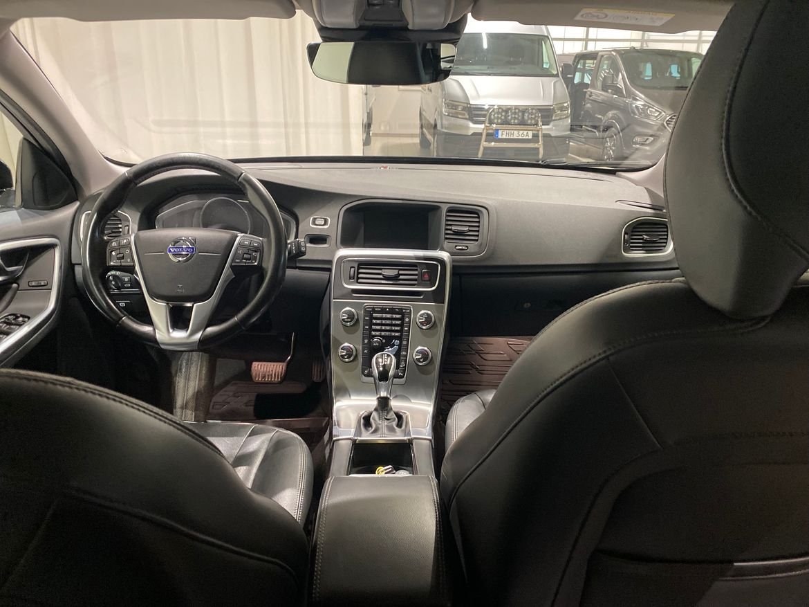 Volvo V60 Cross Country 2018, bild 2/10