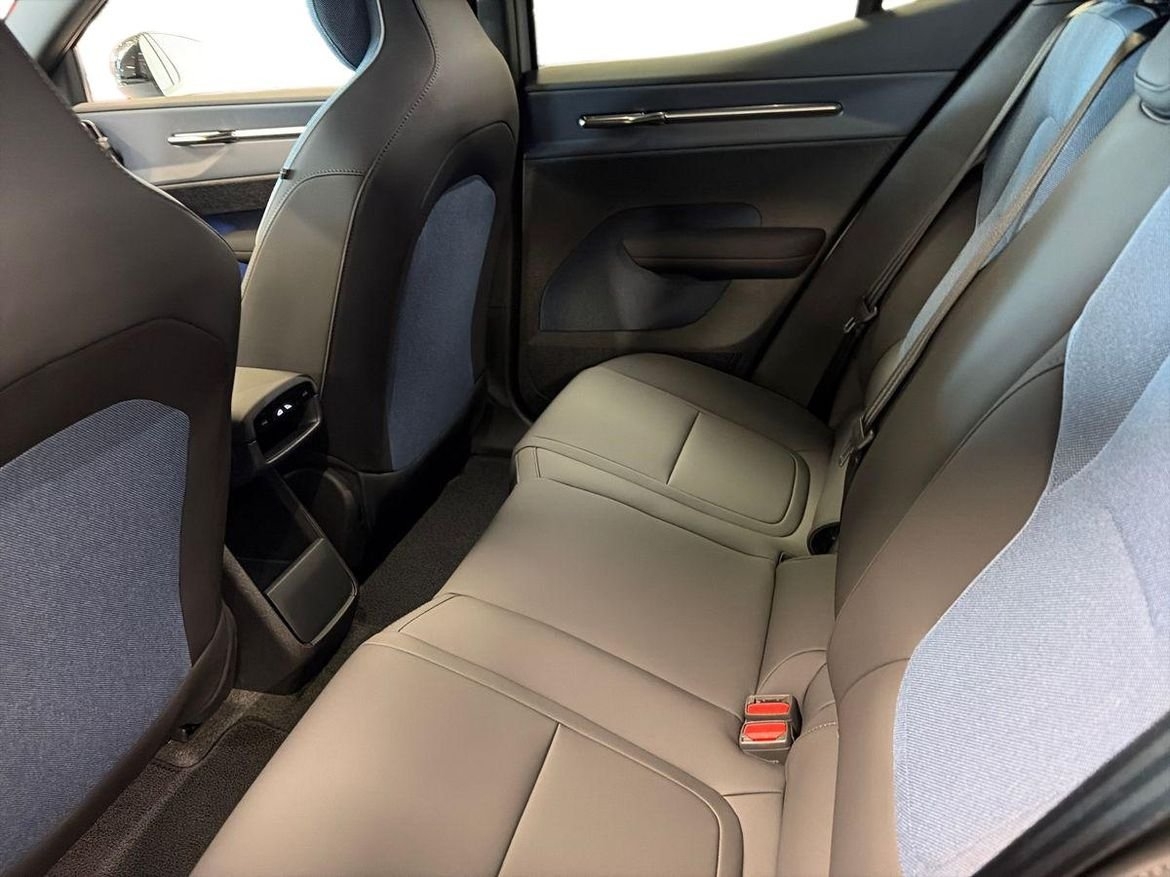 Volvo EX30 P5 RWD Long Range Plus 2027, bild 7/11